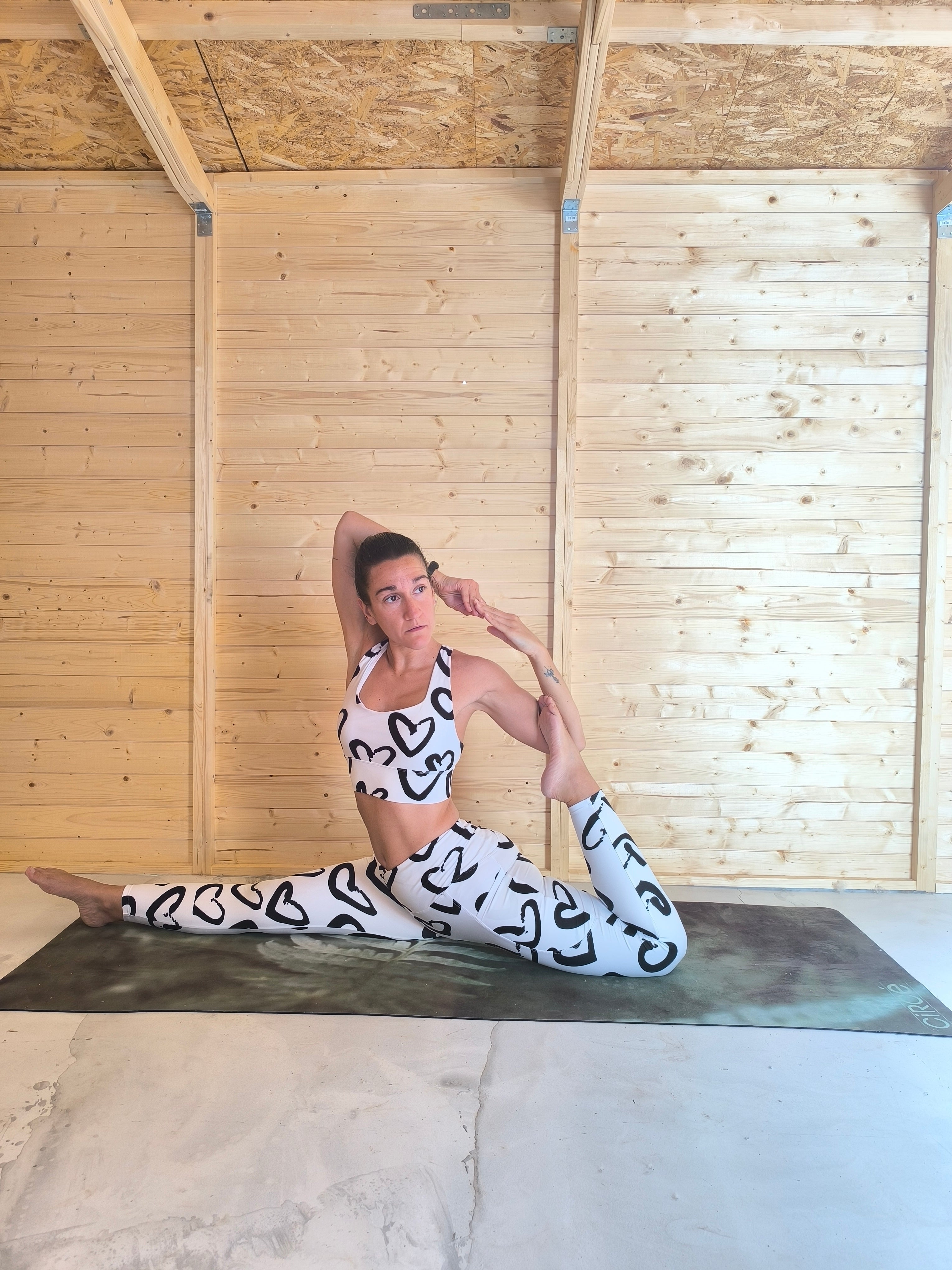 Lovin Heart 1 Crossover Waist Leggings