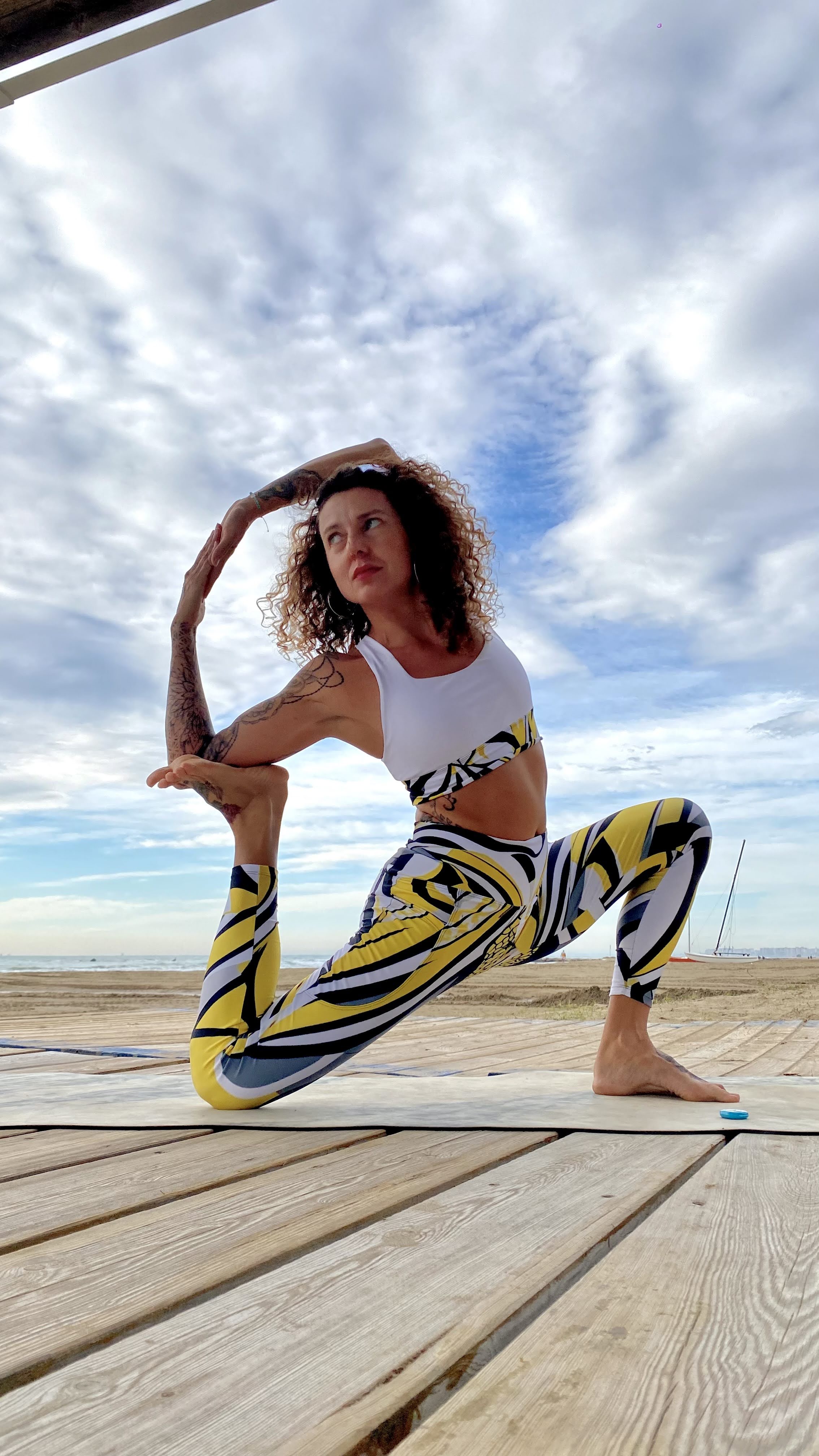 White Jazzy Lemon Drop Geometric Sports Bra
