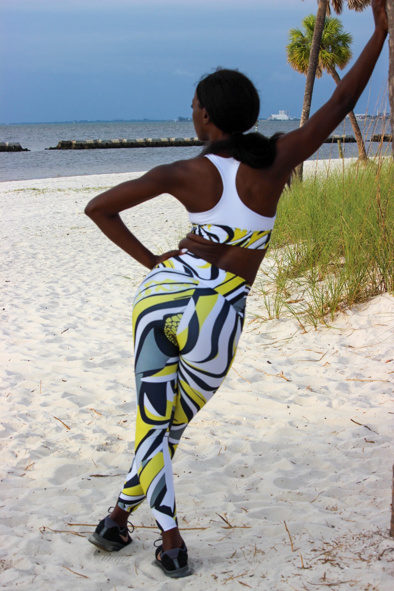 White Jazzy Lemon Drop Geometric Sports Bra