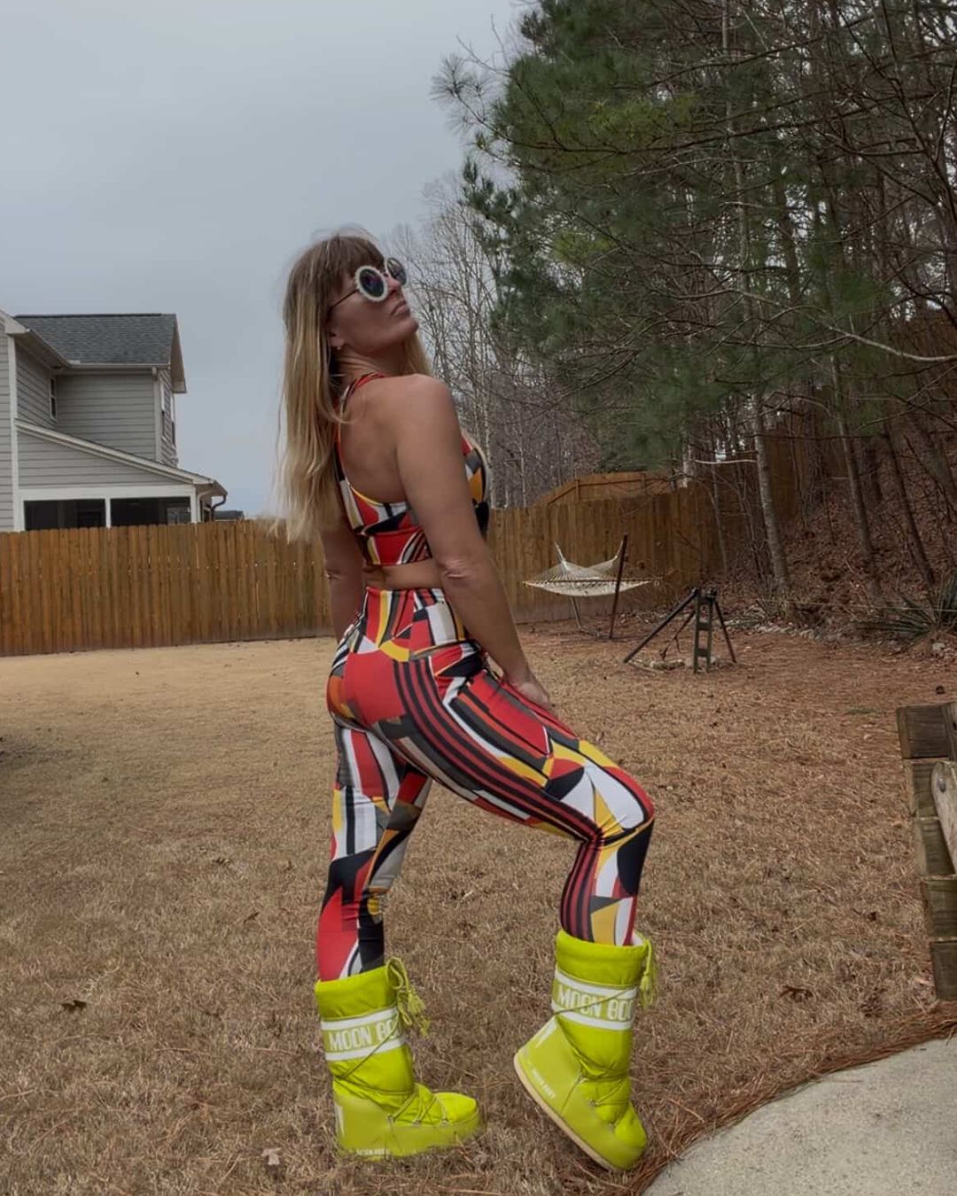 Compression Sports Bra in Abstract Print – Dusk Drifter