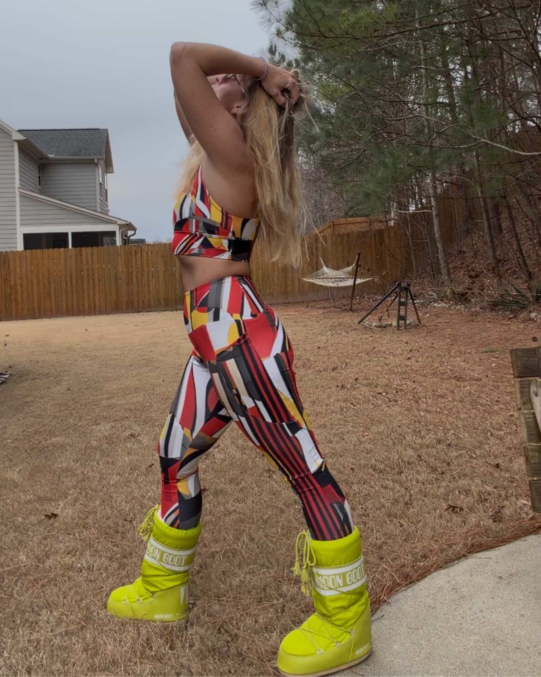 Compression Sports Bra in Abstract Print – Dusk Drifter