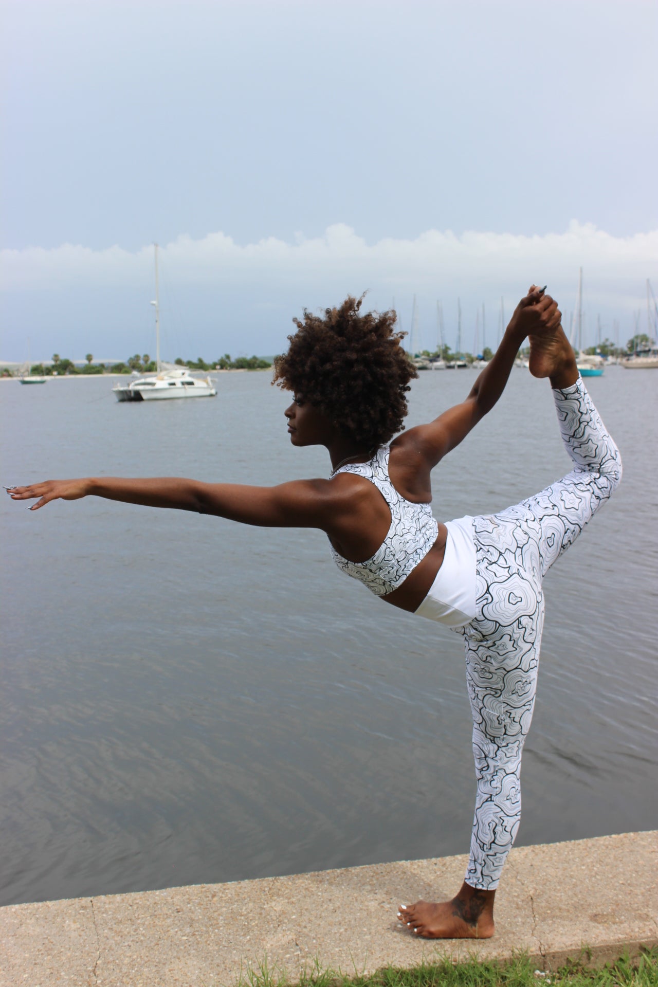 Abstract flower Power-Sustainable Racerback Sports Bra for Maximum Support