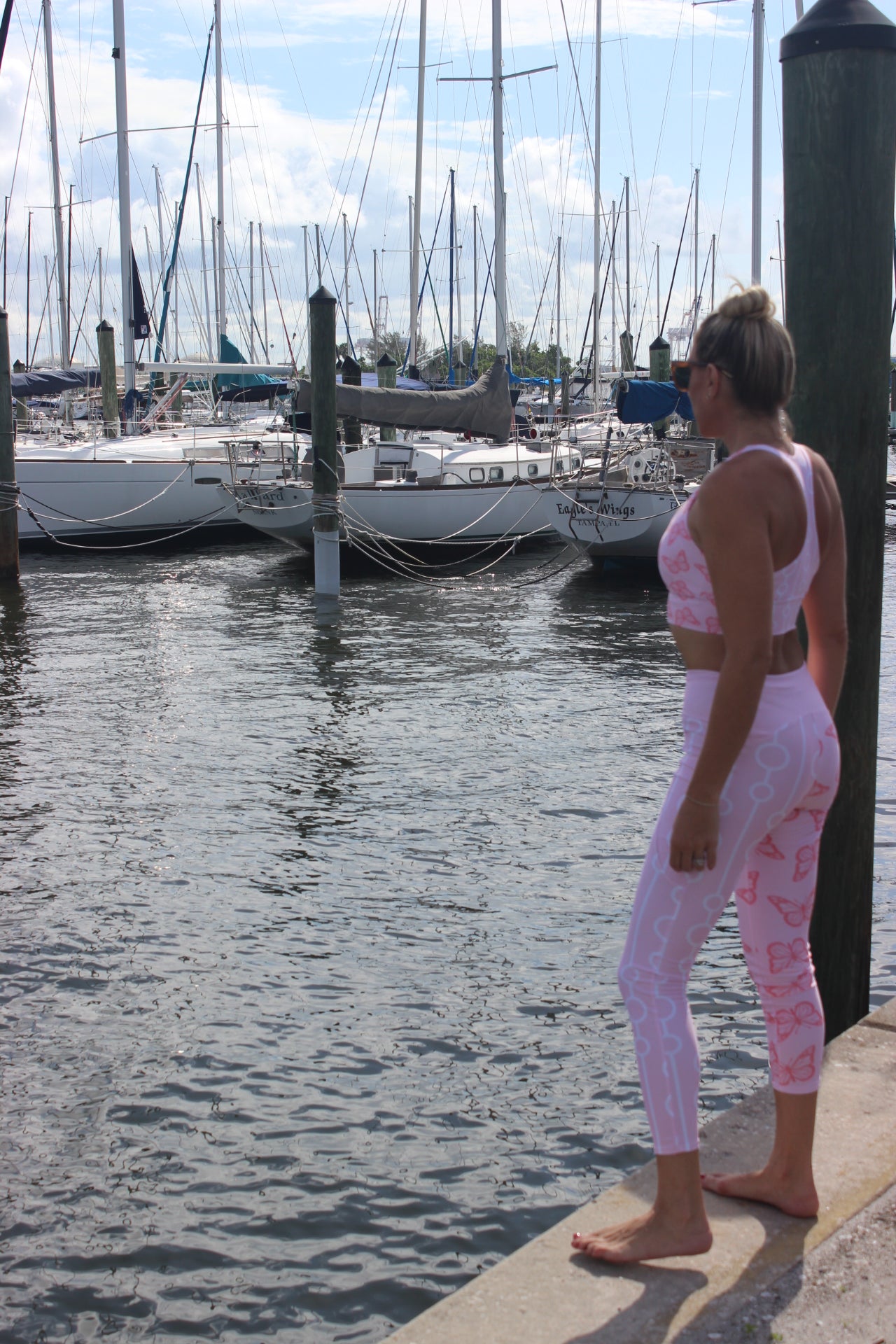 Pink butterflies-Lightweight Compression Racerback Sports Bra