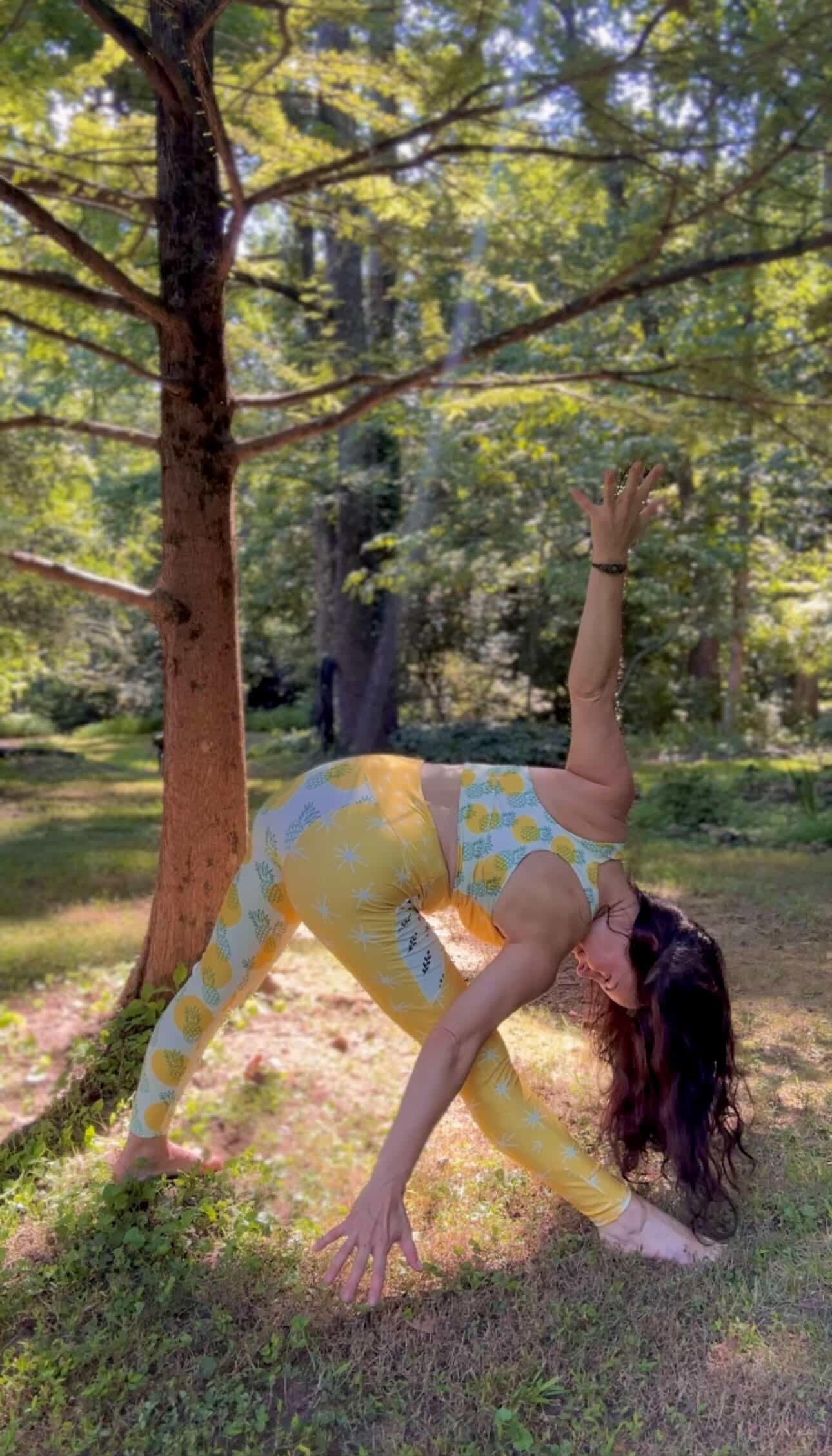 Starbursts & Pineapples Women's Sports Bra