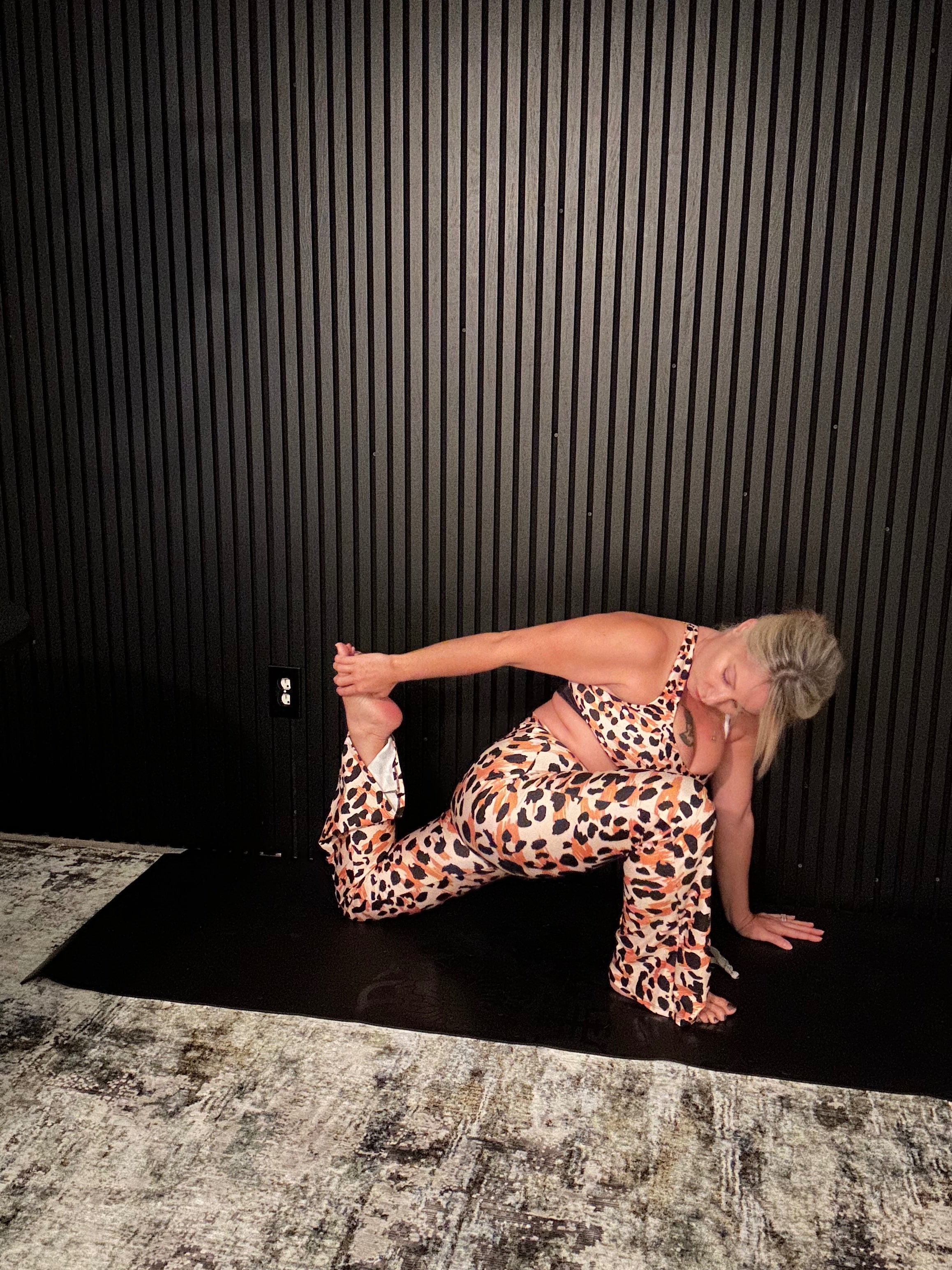 Savage Cheetah Women's Animal Flare Yoga Leggings