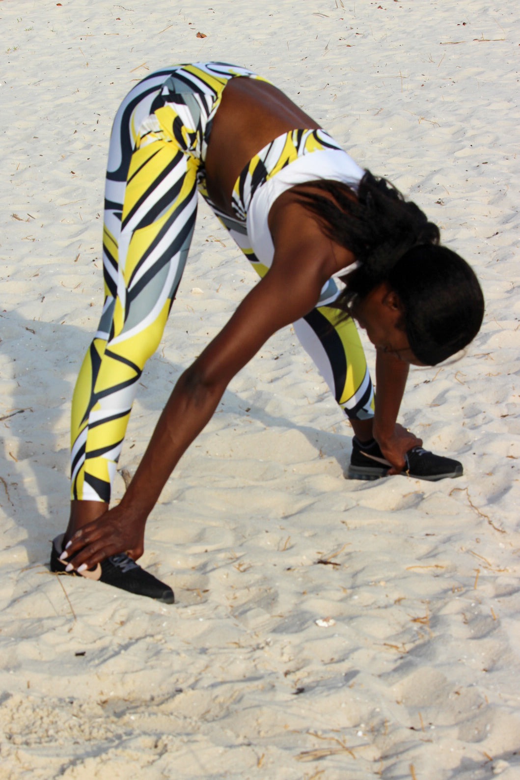 Jazzy Lemon Drop Abstract Print Leggings with Pockets